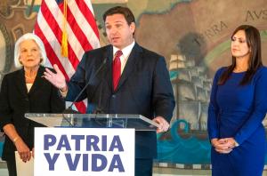 Gobernador de Florida cargó contra Biden por visita de una delegación a Caracas