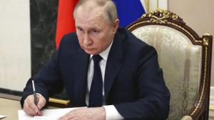 Se desmorona el círculo interno de Putin: el tirano purgó a general por las altas bajas en la invasión