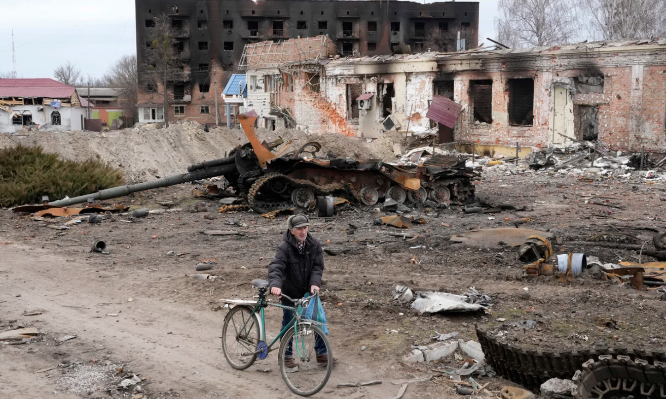 Las impactantes fotos de una ciudad recuperada por Ucrania luego de semanas de ocupación rusa