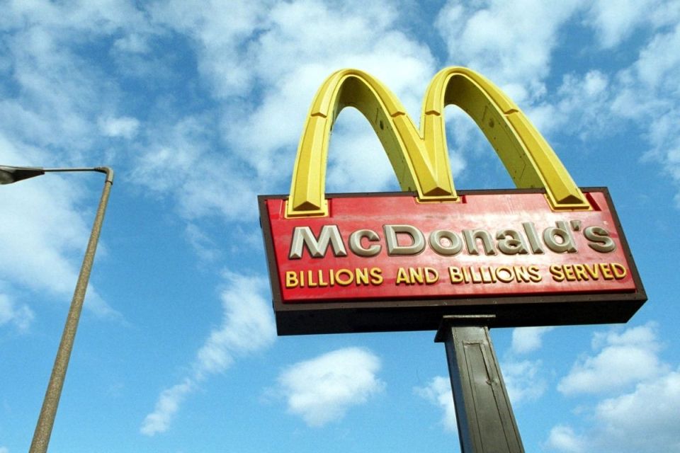Discusión acabó en tragedia: Empleado de McDonald’s asesinado a tiros en el baño del restaurante en Arizona