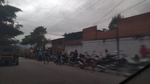 EN VIDEO: Un “batallón” de motorizados amaneció en una bomba en Mérida para intentar echar gasolina #11Mar