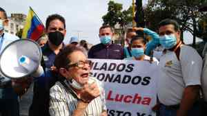 Jubilados en Carabobo se enfrentaron al régimen para exigir pensiones dignas (FOTOS)