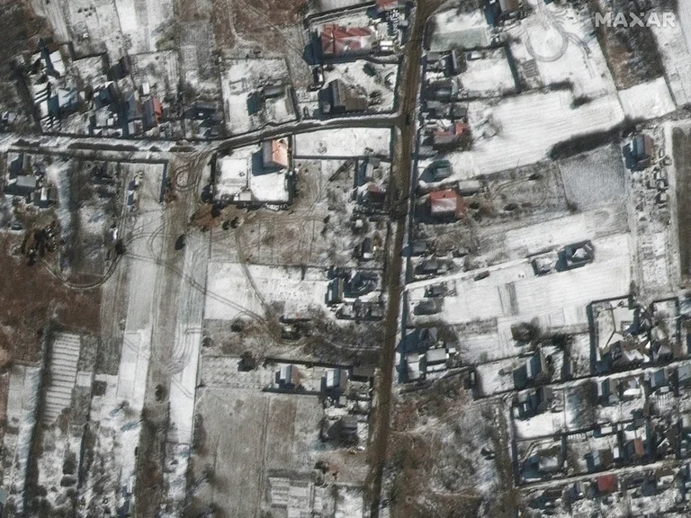 Imágenes satelitales revelaron que Rusia dispersó y reubicó a sus convoyes de la muerte a las afueras de Kiev