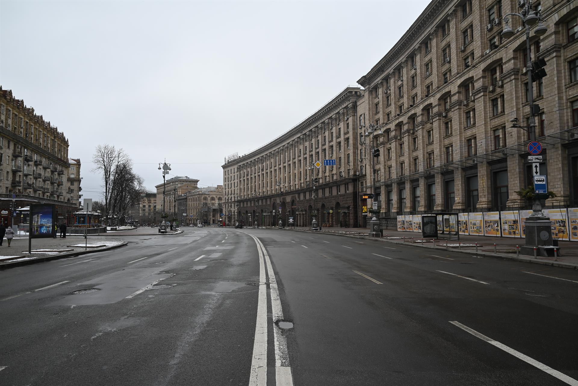 Kiev, una ciudad fantasma a la espera de los tanques rusos (Fotos)
