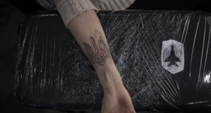La guerra de Rusia en Ucrania impone una nueva moda: los tatuajes patrióticos