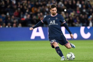 Messi endulzó el décimo título liguero del PSG, amargado por tropiezos en Champions