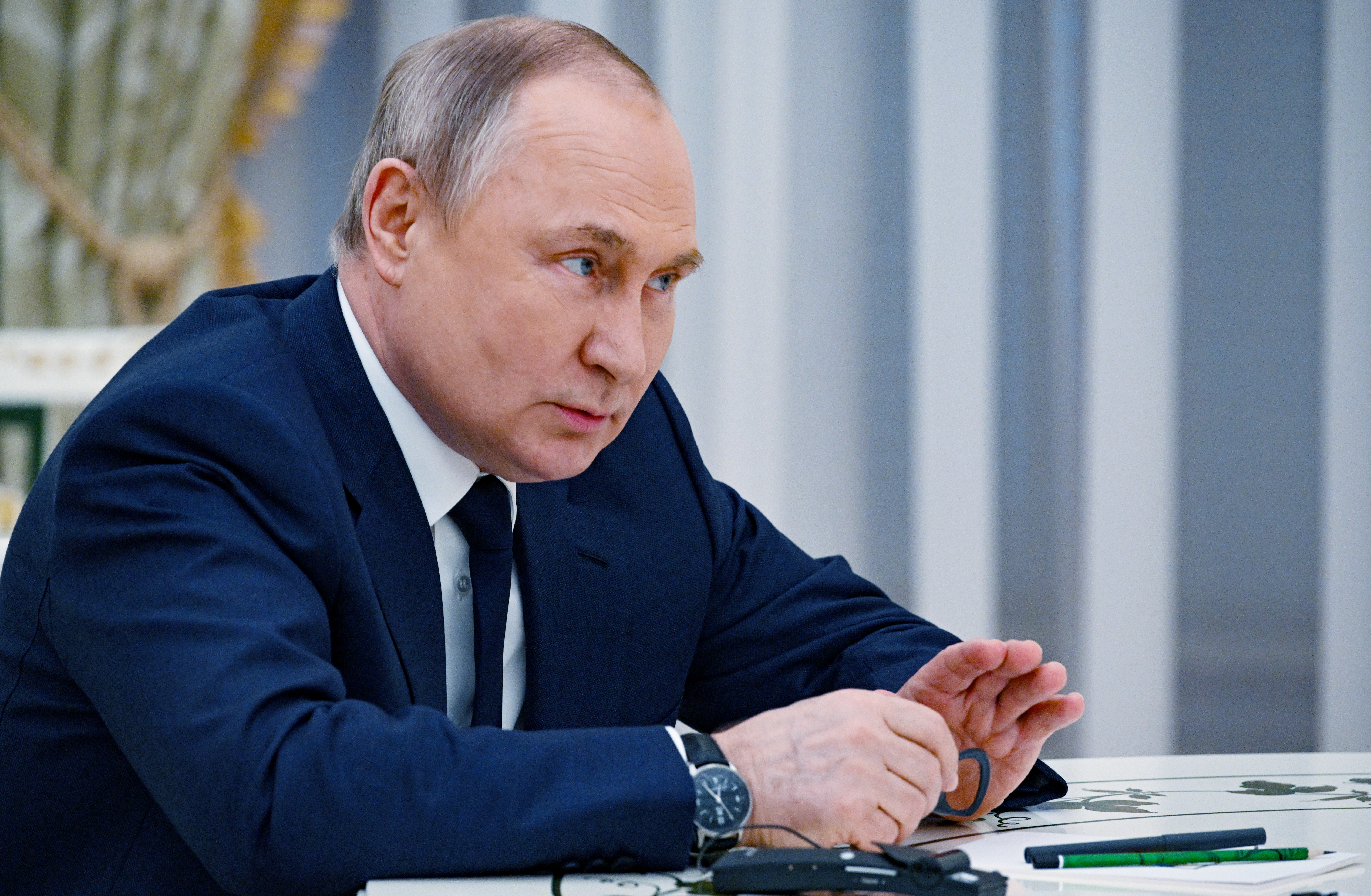 Docenas de oligarcas cercanos a Putin llevaron durante años su dinero lejos de Rusia