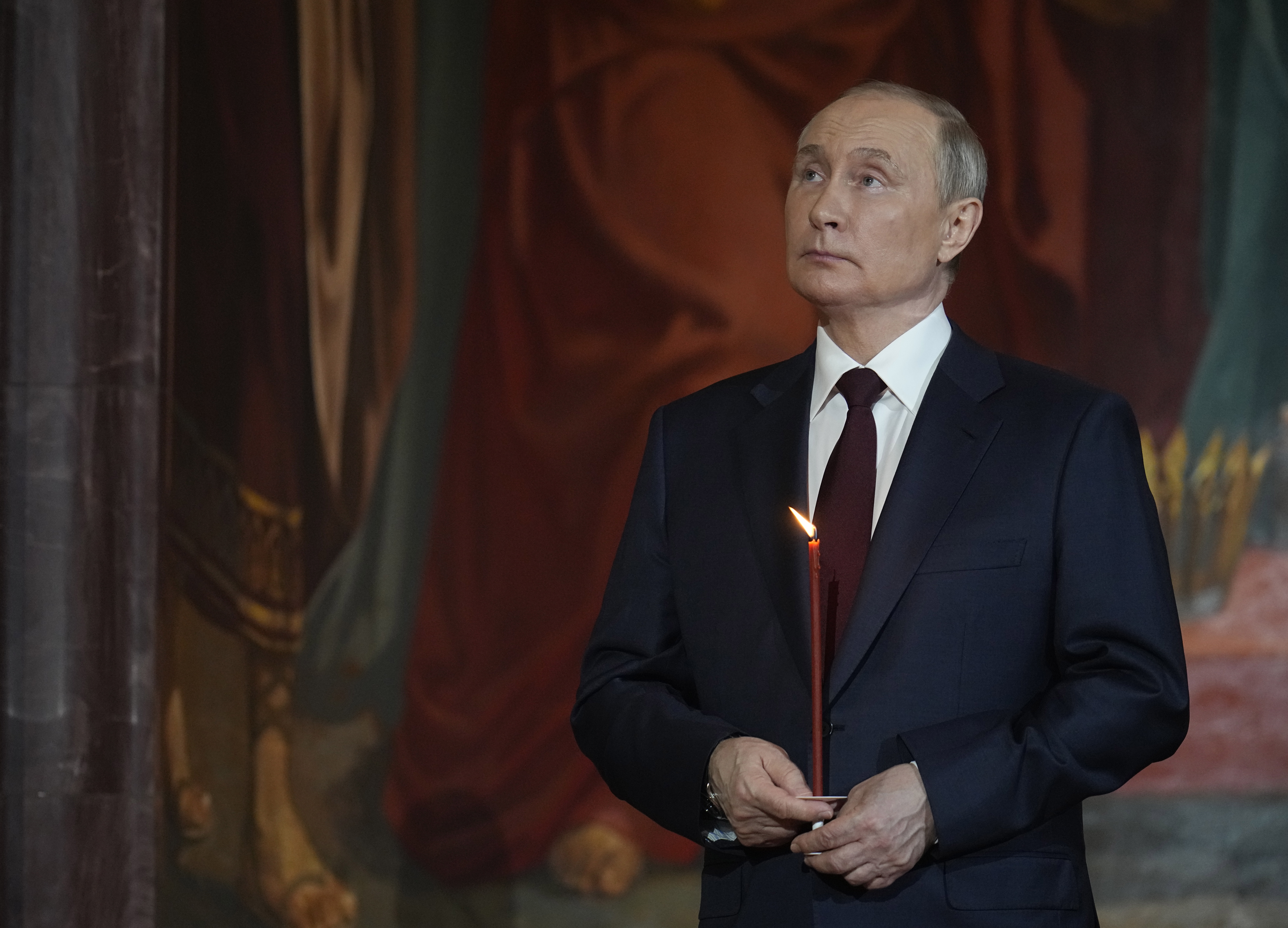 “Santo” Putin, celebró la Pascua ortodoxa mientras en Ucrania continúan las muertes (Video)