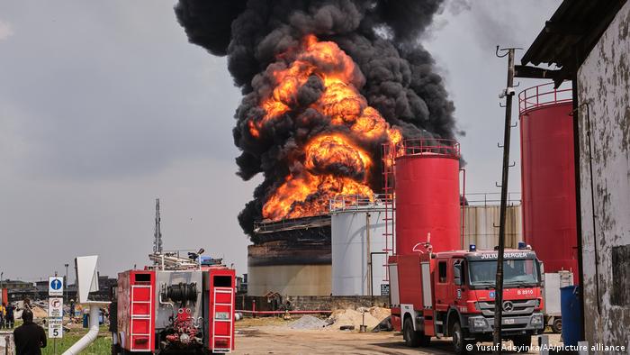 Al menos 80 muertos tras explosión en refinería de petróleo ilegal en Nigeria
