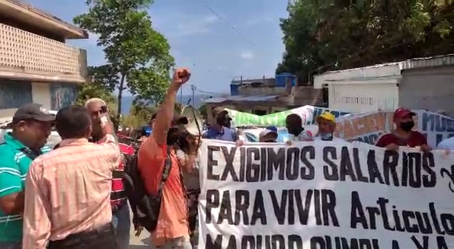 Pensionados tomaron las calles de Vargas para exigirle al régimen mejoras salariales #6Abr (VIDEOS)
