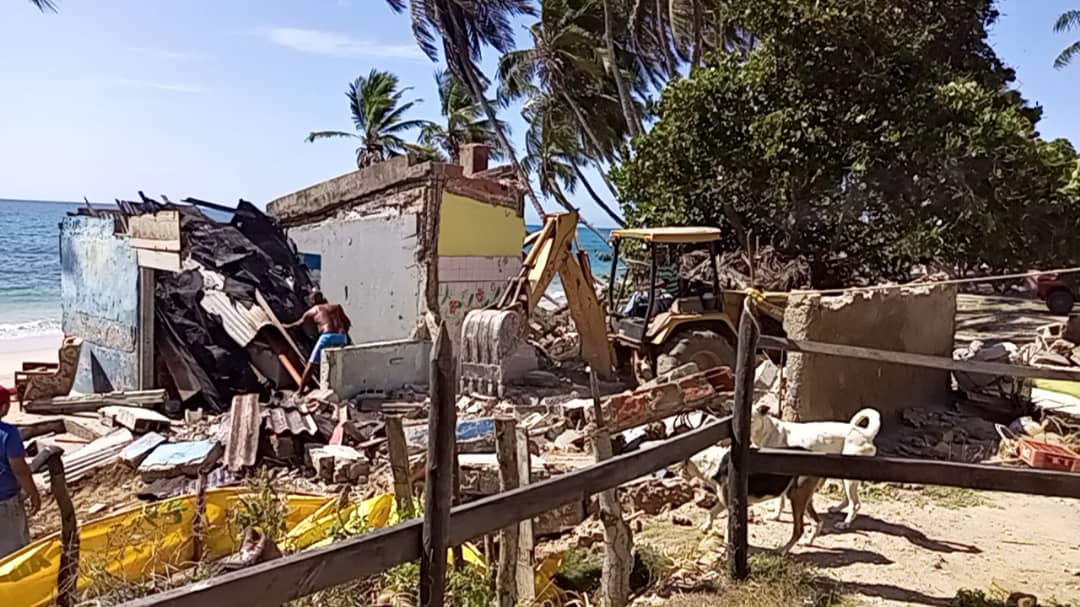 Demolidas rancherías ilegales en playas de Pampatar en Margarita (FOTOS)