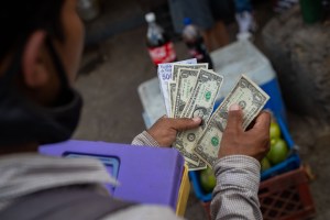 Dolarización en Venezuela se acentúa a espalda del Igtf