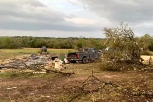 Poderoso tornado en Texas arrojó a una niña de seis años a cientos de metros de su casa