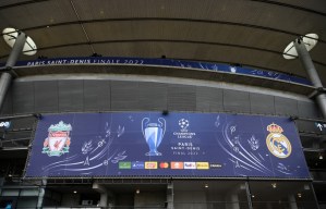 Llegada de hinchas del Liverpool inquieta en París por la final de Champions