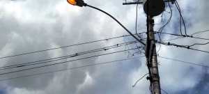 Sujetos murieron electrocutados al intentar reparar el cableado eléctrico en Barinas y Carabobo
