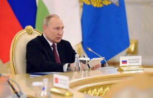 Putin aumentó el salario mínimo en Rusia y culpó a las sanciones de disparar la inflación