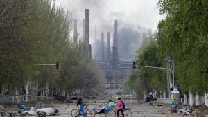 Ucrania reporta intensos combates en Donbás mientras sigue el asedio a Mariúpol