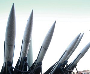 La Unión Europea insta a Pionyang a cesar “la acción desestabilizadora” tras lanzar misiles