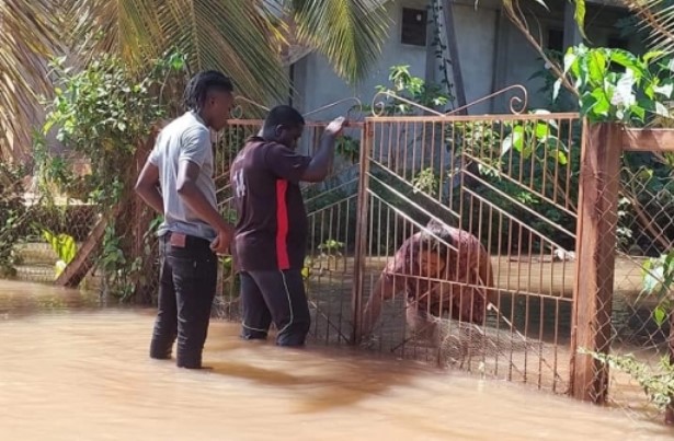 Realizan evacuaciones por inundaciones en Guyana tras fuertes lluvias