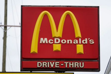 McDonald’s anunció un acuerdo para vender su negocio en Rusia a un socio de la franquicia