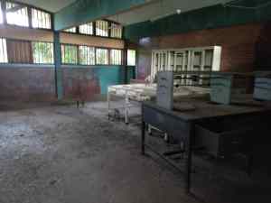 Liceo Juan de Castellanos en Margarita se cae a pedazos ante indiferencia de la “revolución educativa” (FOTOS)