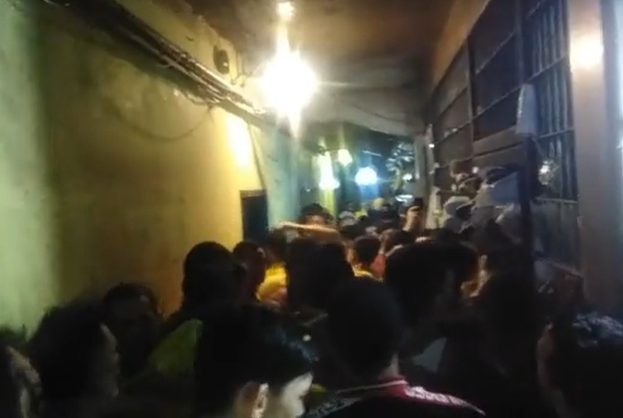 EN VIDEOS: Presos hacinados en calabozo de PNB en Carabobo secuestraron a custodios