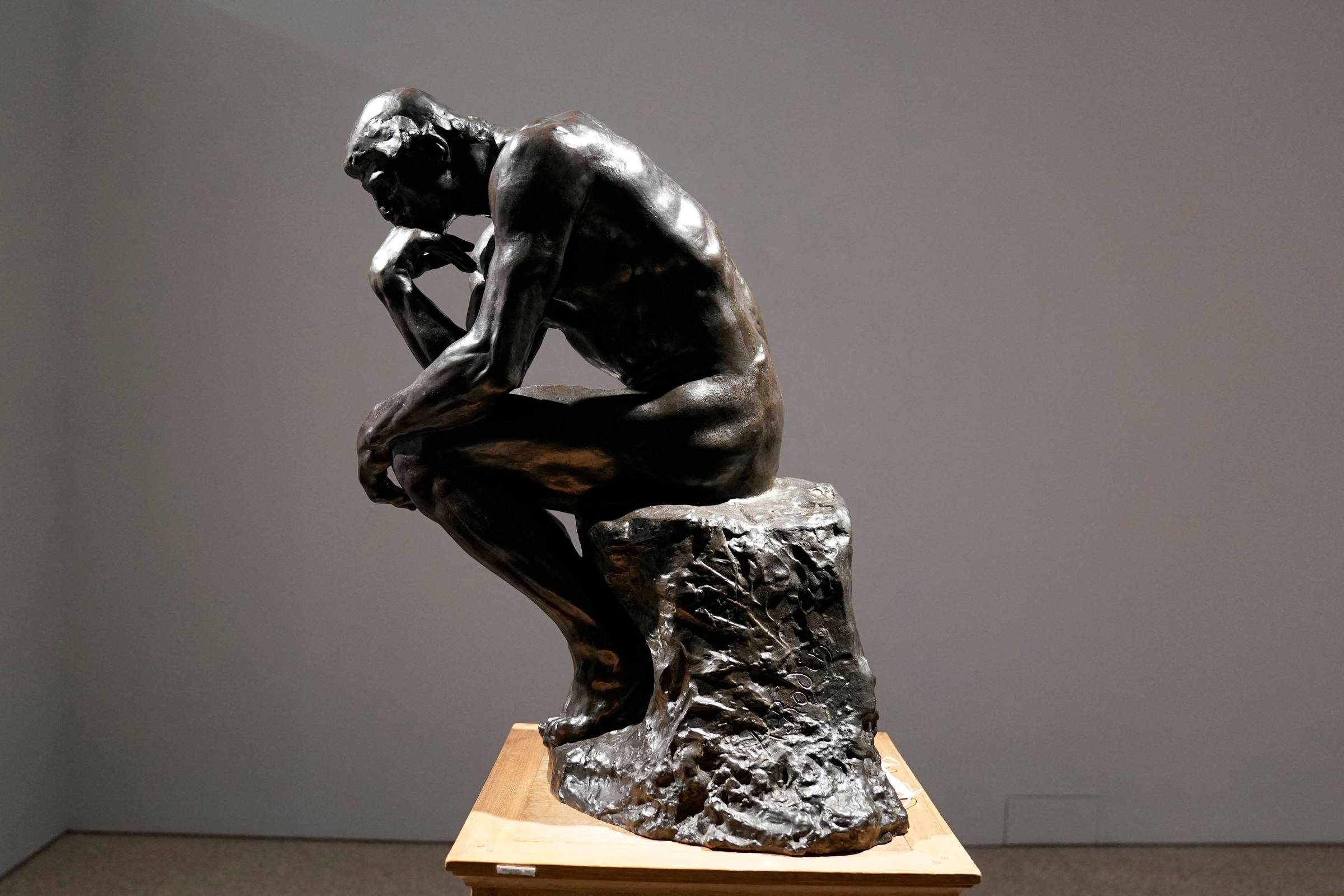 Subastaron la legendaria estatua de “El Pensador” de Rodin por una millonada