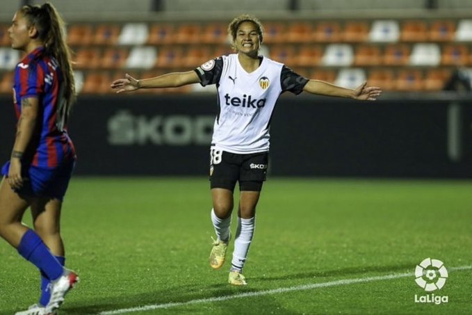 La goleadora venezolana Oriana Altuve renueva con el Valencia hasta 2024