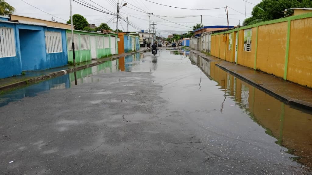 Habitantes de Caujarito en Apure temen nadar entre aguas negras con la llegada de las lluvias