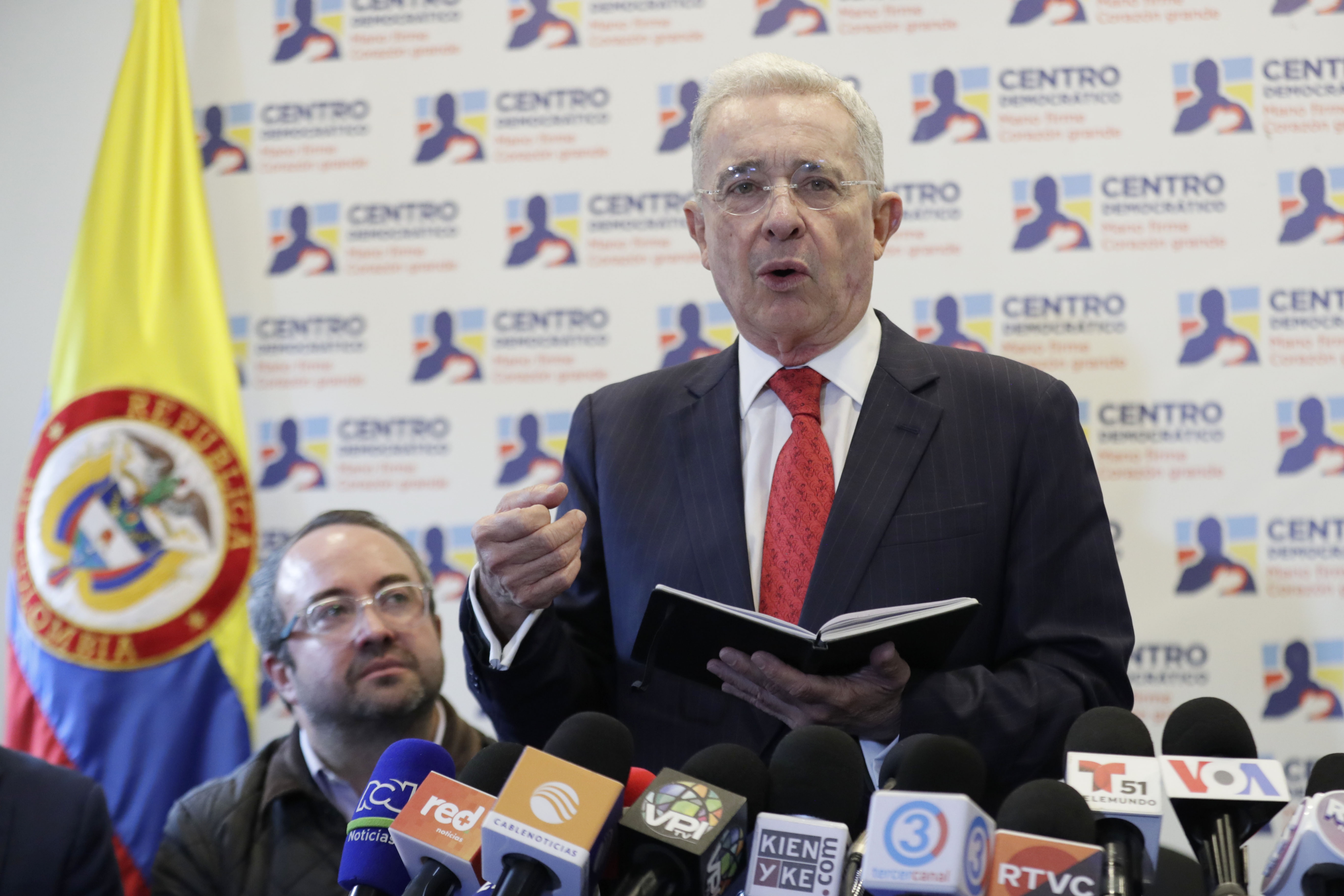 Fiscalía colombiana vuelve a solicitar la preclusión del caso del expresidente Uribe