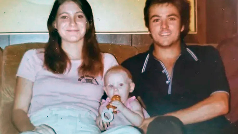 Hallan con vida 40 años después a “bebé Holly”, quien sobrevivió al asesinato de sus padres en Florida