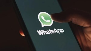 WhatsApp: qué es y cómo activar el “modo oscuro real”, la nueva interfaz de la aplicación