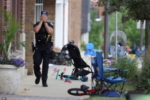 Suben a siete los muertos por el tiroteo en desfile del 4 de julio en Illinois