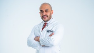 Historia de Asdrúbal Pereira, médico venezolano que reconstruye el rostro y la vida de sus pacientes
