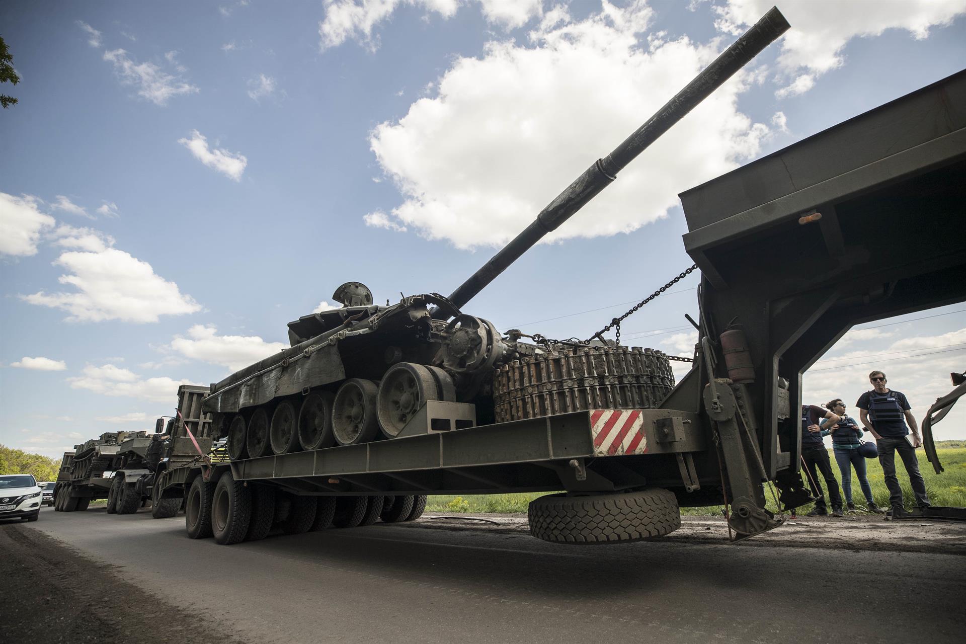 Ucrania bombardea posiciones rusas en el sur y destruye un puesto de mando