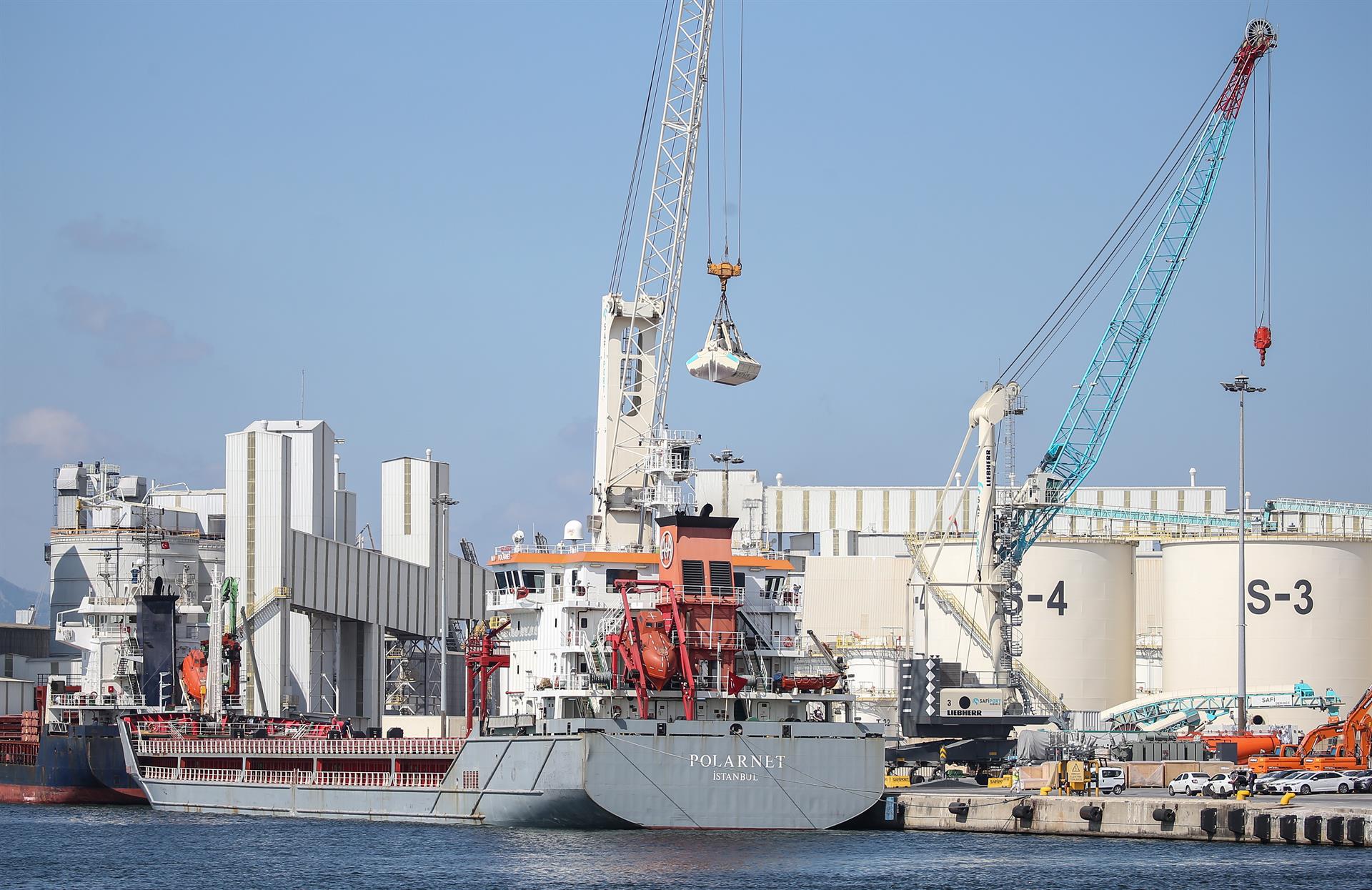 Dos nuevos buques con cereales navegan ya desde Ucrania hacia Estambul