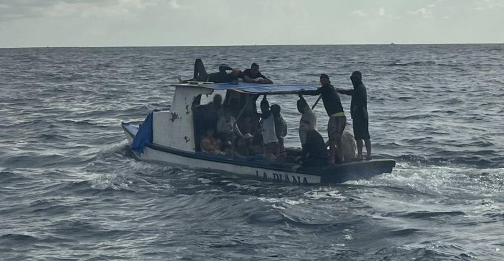 Naufragio de balseros cubanos dejó dos muertos, cinco desaparecidos y ocho sobrevivientes