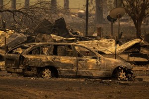 Incendios en California: Dos personas fueron halladas muertas dentro de un auto calcinado