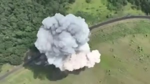 Bola de fuego enorme: Tanque ruso “Z” explota por los aires después de un brutal ataque con misiles (VIDEO)
