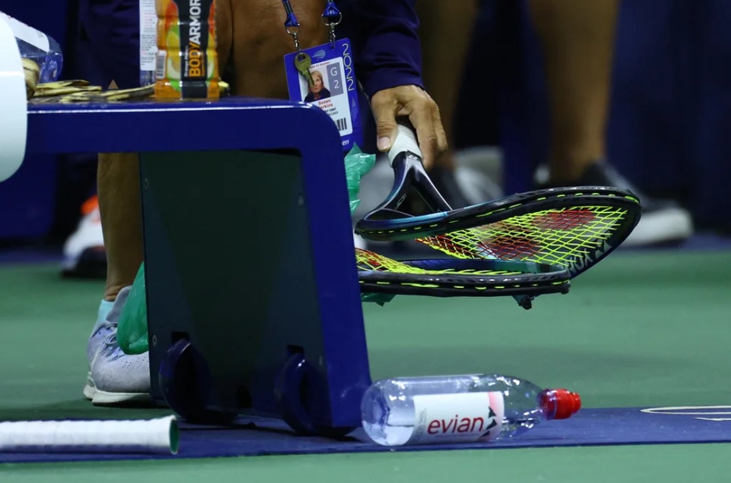Kyrgios tuvo un ataque de ira tras ser eliminado del US Open: destrozó dos raquetas y lanzó declaraciones explosivas