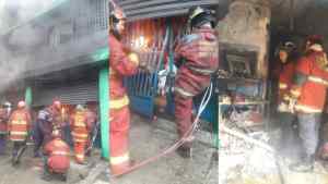 Bomberos controlaron incendio en un local comercial textil en Caracas #21Sep (FOTOS)