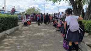 Más de 4 mil niños cruzan la frontera diariamente “bajo un sol inclemente” para estudiar en Colombia