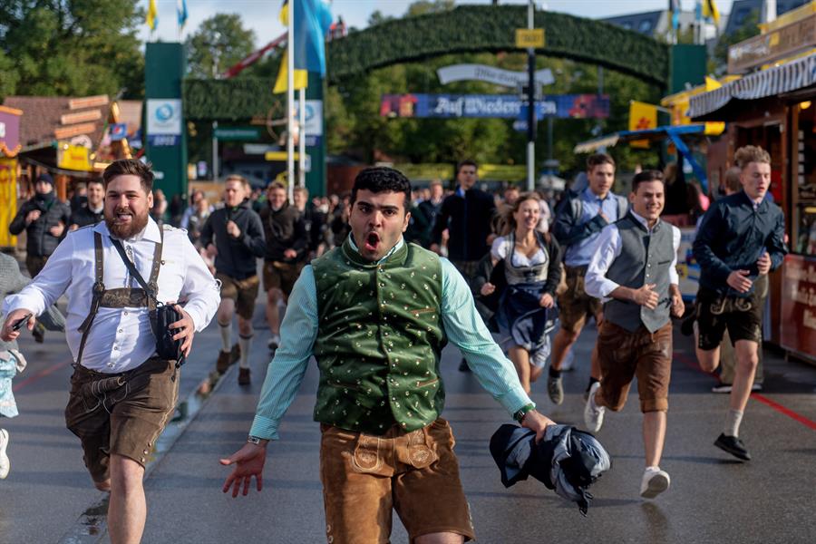 La Oktoberfest de Múnich abre entre multitudes y tras dos años de “sequía”