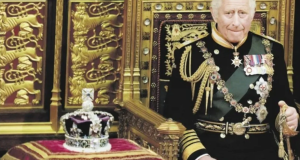 El rey Carlos III heredará la “corona maldita”, que presuntamente trae desgracias a los hombres