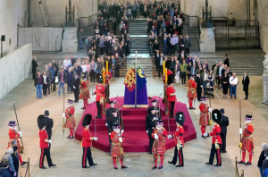 Impactantes IMÁGENES aéreas: la fila de cinco kilómetros para despedir a la reina Isabel II en Londres