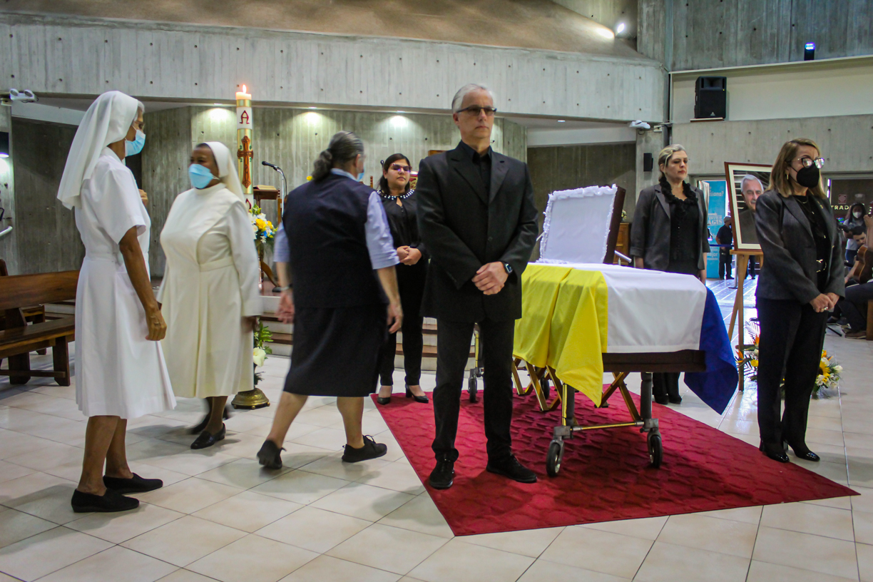 EN FOTOS: Comunidad ucabista da el último adiós al padre Francisco José Virtuoso este #21Oct