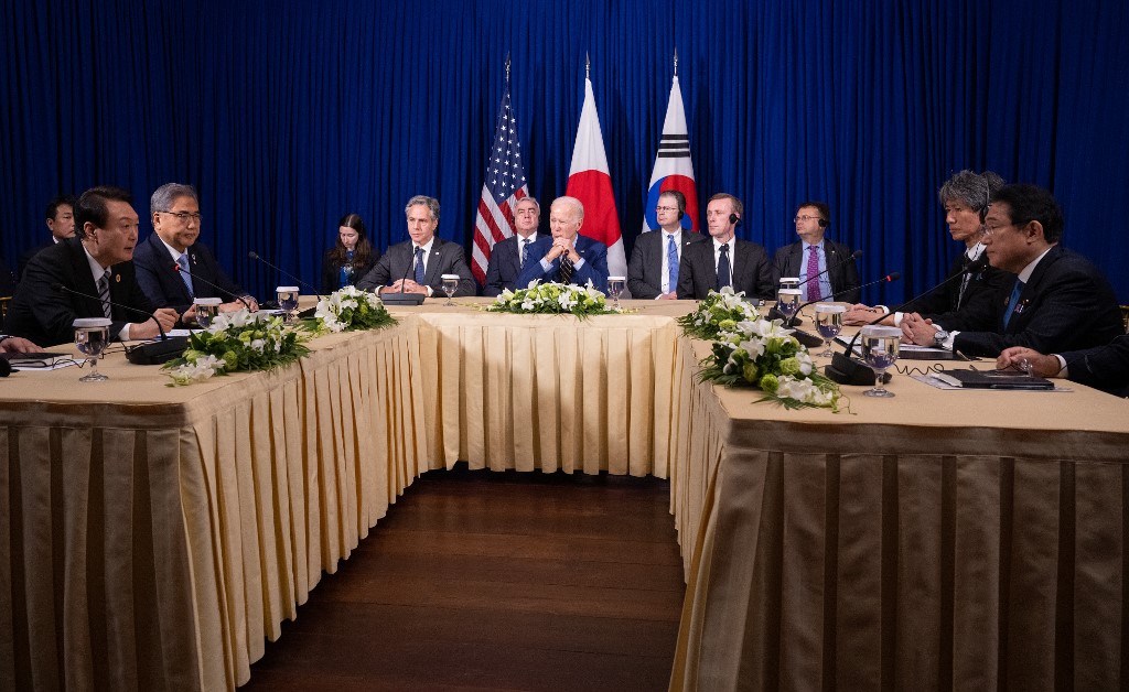 Biden, Kishida y Yoon anunciarán nuevos pactos de seguridad… incluyendo un “teléfono rojo”