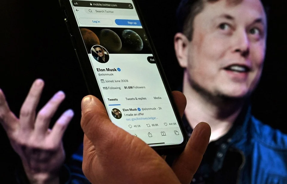 Elon Musk debe renunciar a la jefatura de Twitter, según la consulta que convocó