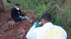 Impactantes FOTOS de otra fosa con huesos humanos en una mina ilegal de Bolívar