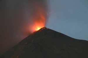 EN IMÁGENES: volcán de Fuego en Guatemala entró en erupción y despertó la alarma entre los habitantes